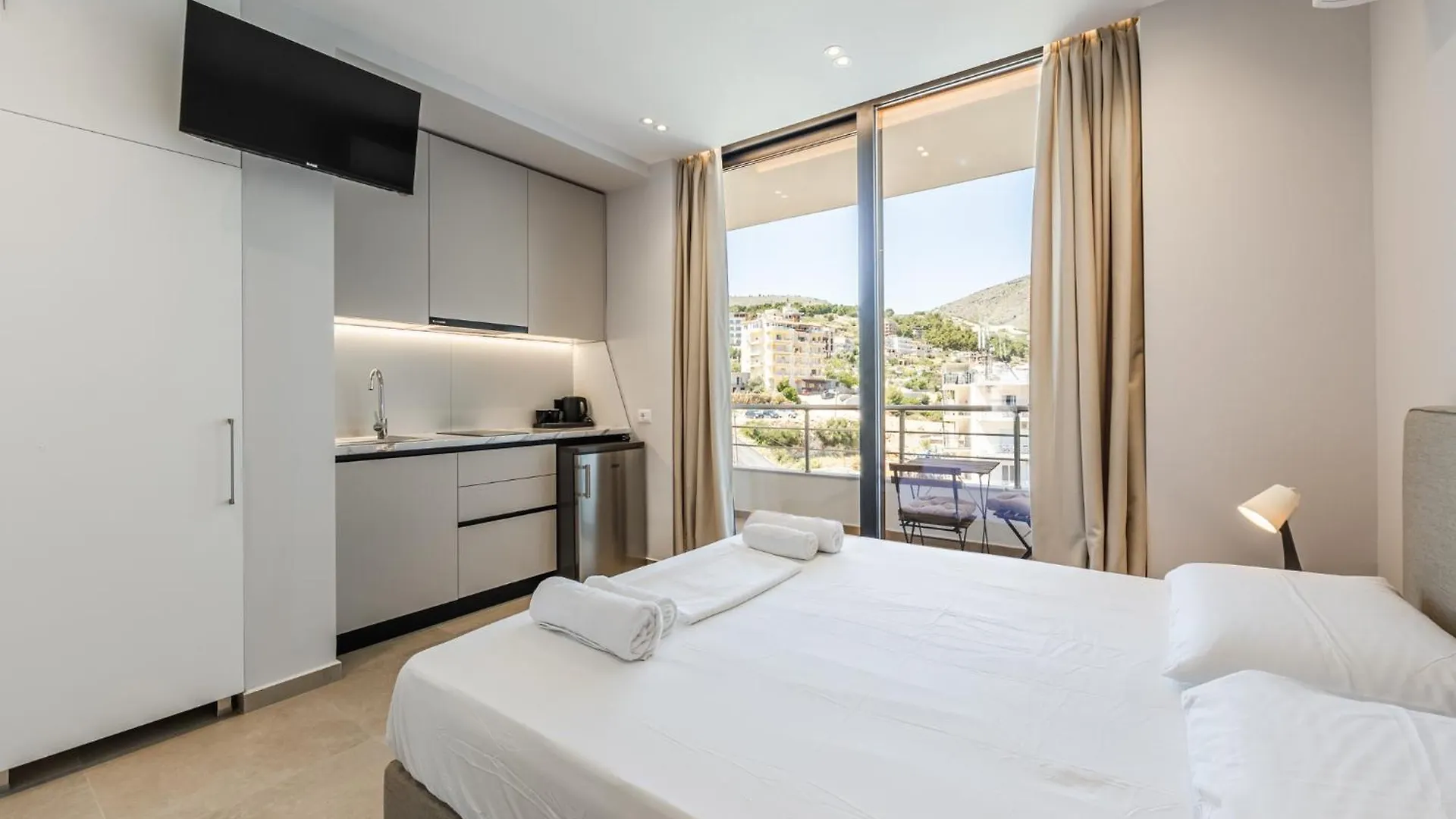 Luxury Studio With Free Parking Sarandë 0*,